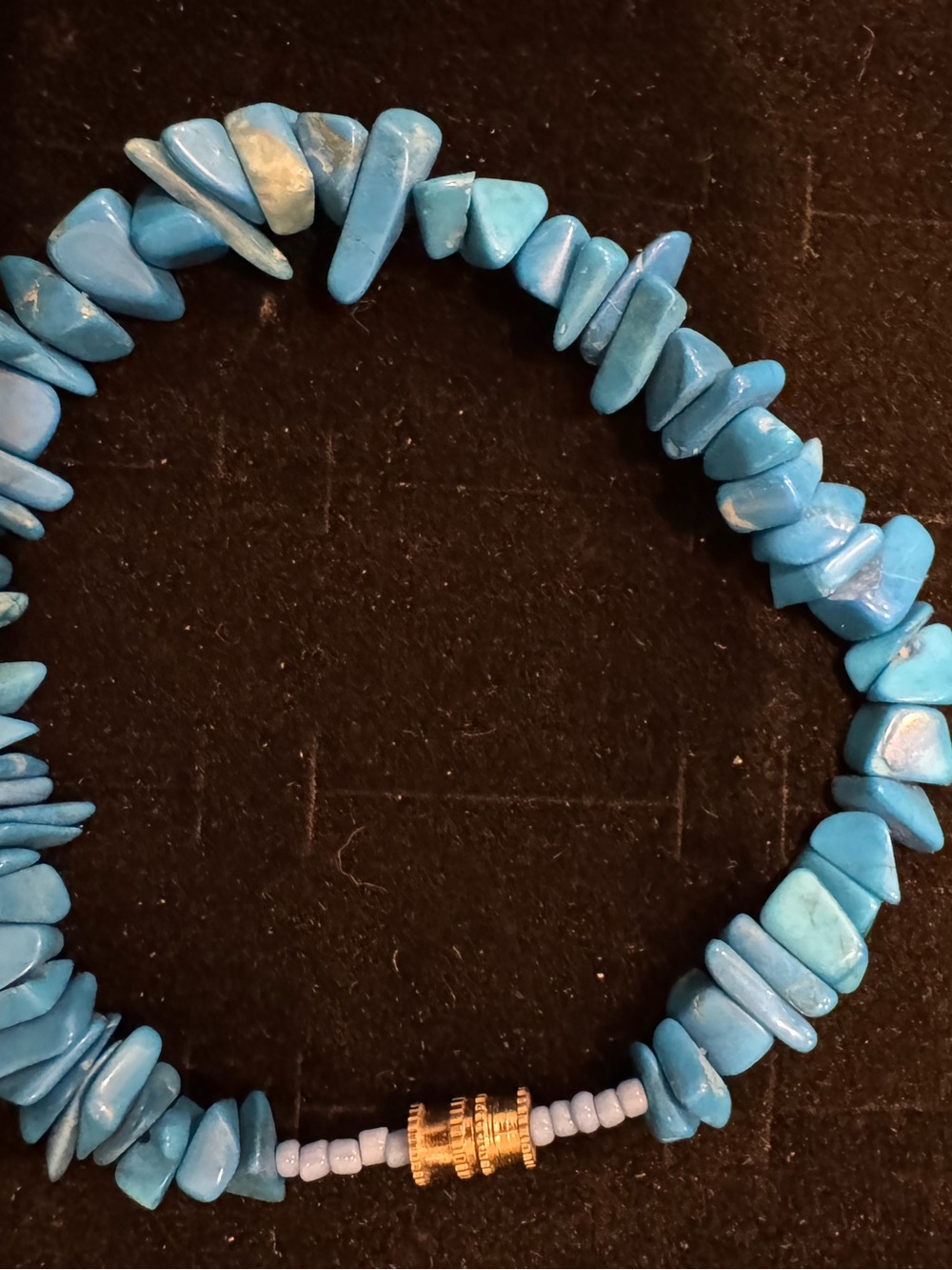 Blue Turquoise Color Stone Chip Beaded Bracelet Gold Tone Accent Boho Jewelry